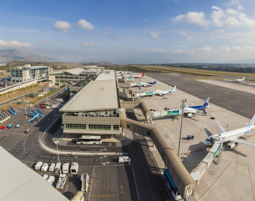 QUIPORT - 50% Generalidades Uno de los dos aeropuertos en Ecuador
