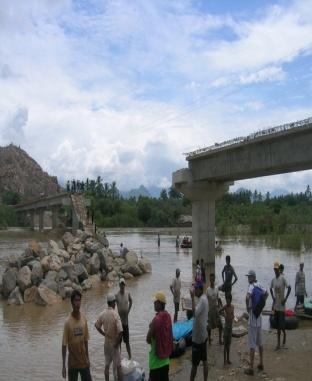 Colapso de diques de defensas ribereñas en los valles del Chira y Bajo Piura.