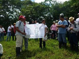 La creación de programas de capacitación y formación que les permita a las comunidades campesinas mejorar el manejo forestal y desarrollar actividades económicas a