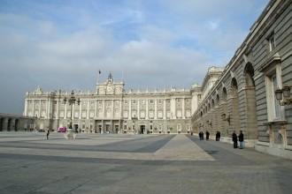 Día 2 Palacio Real Palacio Real es un lugar de visita obligatoria para turistas relevante de Madrid. Un entorno digno de Juego de Tronos.