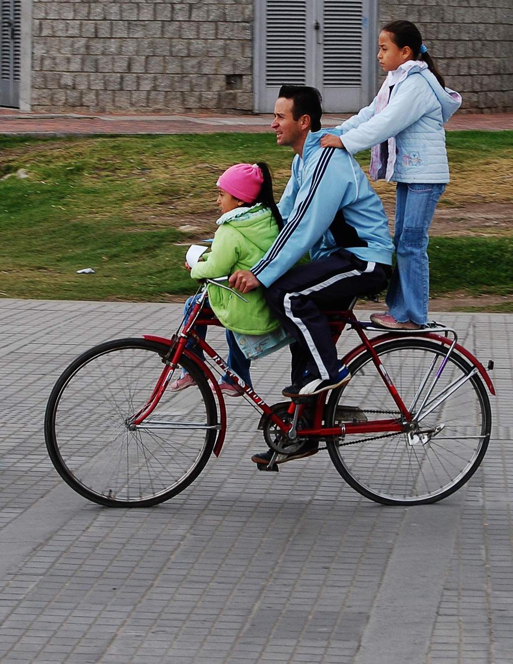 Las Cuentas de la Bici en Bogotá 2014 proporciona datos oportunos acerca del estado de la infraestructura para la bicicleta y su uso en Bogotá, además de dar a conocer los resultados de encuestas de