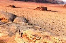 Salida hacia Wadi Rum, el desierto de Lawrence de Arabia y conocido como el Valle de la Luna. Valle desértico situado a 1.