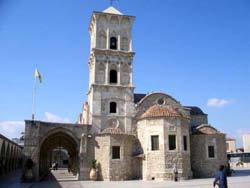 Visita de la capital de Chipre, Nicosia, por la parte sur y la parte turca. Conocida en griego como Lefkosia y en turco como Lefkosa, situada sobre el río Pedieos.