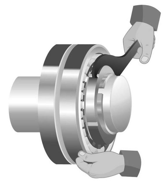 Esto permite al cojinete flotar axialmente" para acomodar la expansión o contracción del eje. La ubicación final del cojinete en el eje debe considerar la anchura del anillo de fijación.