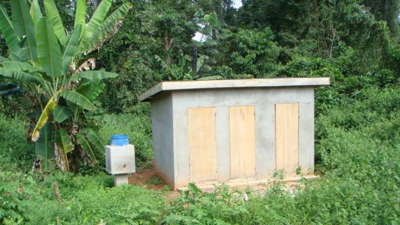 Dotar a las escuelas de un pozo con bomba manual, letrinas mejoradas y un punto de lavado de manos