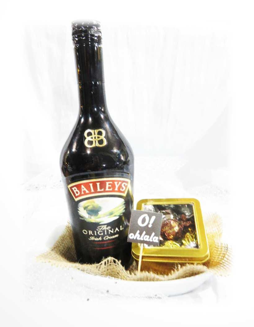 AN-1604 /ARREGLO FELICIDAD 01 Botella de Baileys 01 caja