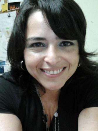 Claudia Ivón Rivera Profesora e investigadora con 15 años de experiencia docente de la Licenciatura en Comunicación Social en la Universidad Centroamericana José Simeón Cañas de El Salvador y con