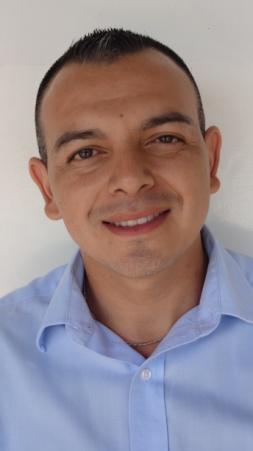José Luis Anaya Licenciado en Administración de Empresas; Master Trainer: Metodologías de formación empresarial, acreditado por el Centro Internacional de Formación de la OIT.