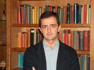 El Dr. JAVIER JORDÁN es profesor titular del Departamento de Ciencia Política y de la Administración de la Universidad de Granada.