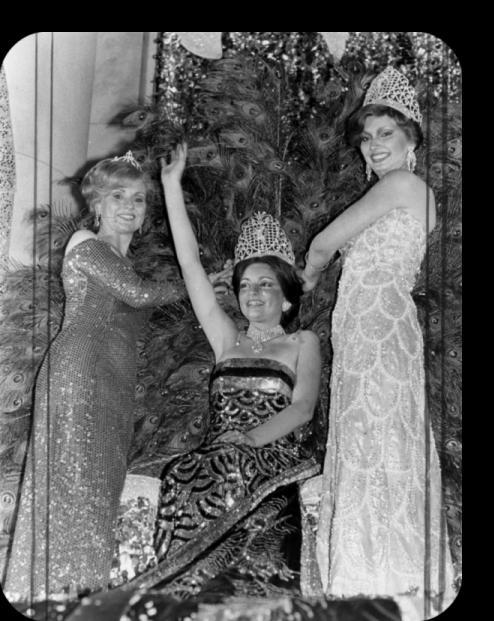 soberana y la Srta. Maritza Sanz, Reina del Carnaval Ponce de León 1977.