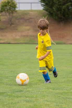 la práctica deportiva del fútbol y de la realización de actividades lúdicas, que fomenten la