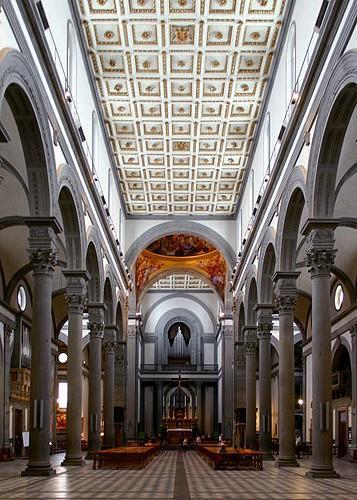Iglesia de San Lorenzo Planta Basilical En las basílicas, las tres naves se separan por columnas que sostienen un entablamento partido bajo los arcos de medio