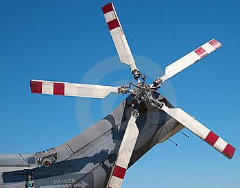 2.3 Rotor de Cola Una vez en el aire, el helicóptero tiende a dar vueltas sobre su eje vertical en sentido contrario al giro del rotor principal gracias al efecto par motor.
