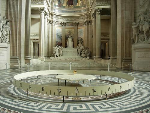 en el Pantheon en París, 85