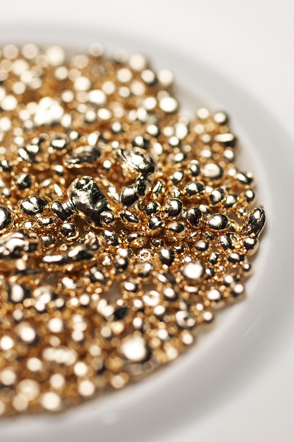 El estilo del Pearlmaster 29 ORO Y PIEDRAS PRECIOSAS Disponible únicamente en oro amarillo, blanco o Everose de 18 quilates, el Pearlmaster siempre está adornado con diamantes u otras piedras
