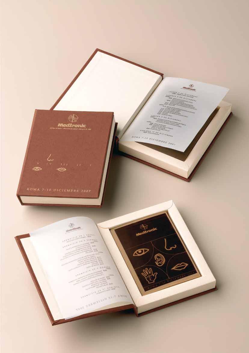 Ref. 526 Libro de Chocolate Libro de tapa dura forrado con cartulina semipiel Contiene 135