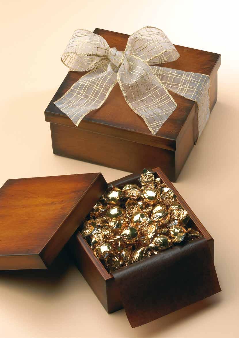 Ref. 350 Caja de madera grande Contiene 400 grs. de bolas de chocolate crujiente Medidas 17.5 x 17 x 8 cm. Ref.