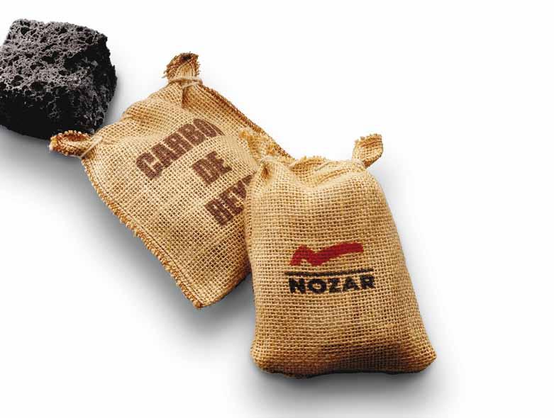 440 Carbón Contiene: carbón de caramelo Incluye saco Medidas 17 x