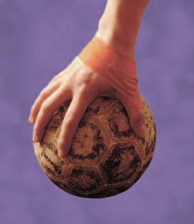 Se apoias o balón sobre toda a palma da man non poderás manexalo correctamente e perderalo con facilidade.