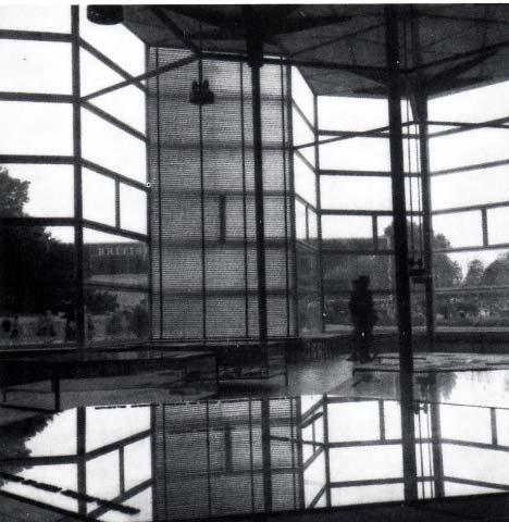 Interior del Pabellón de España de corrales y Molezún para la EXPO Bruselas 58 p. 82. Pabellón de Estados Unidos de R. Buckminster Fuller en la EXPO Montreal 67, p.
