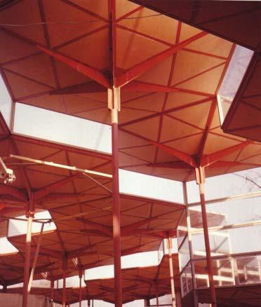 Paraguas hexagonales del Pabellón de España de Corrales y Molezún. EXPO Bruselas 58. p. 80. CSCAE: Corrales y Molezún: Medalla de oro de la arquitectura 1992, 1993.