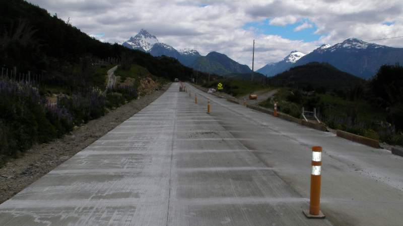 Ruta 7 Carretera Austral El Toqui - La Zaranda Tramo de prueba de hormigones con fibras 2011 El tramo de prueba consistió en la en la construcción de cuatro tramos de pavimento con la siguientes