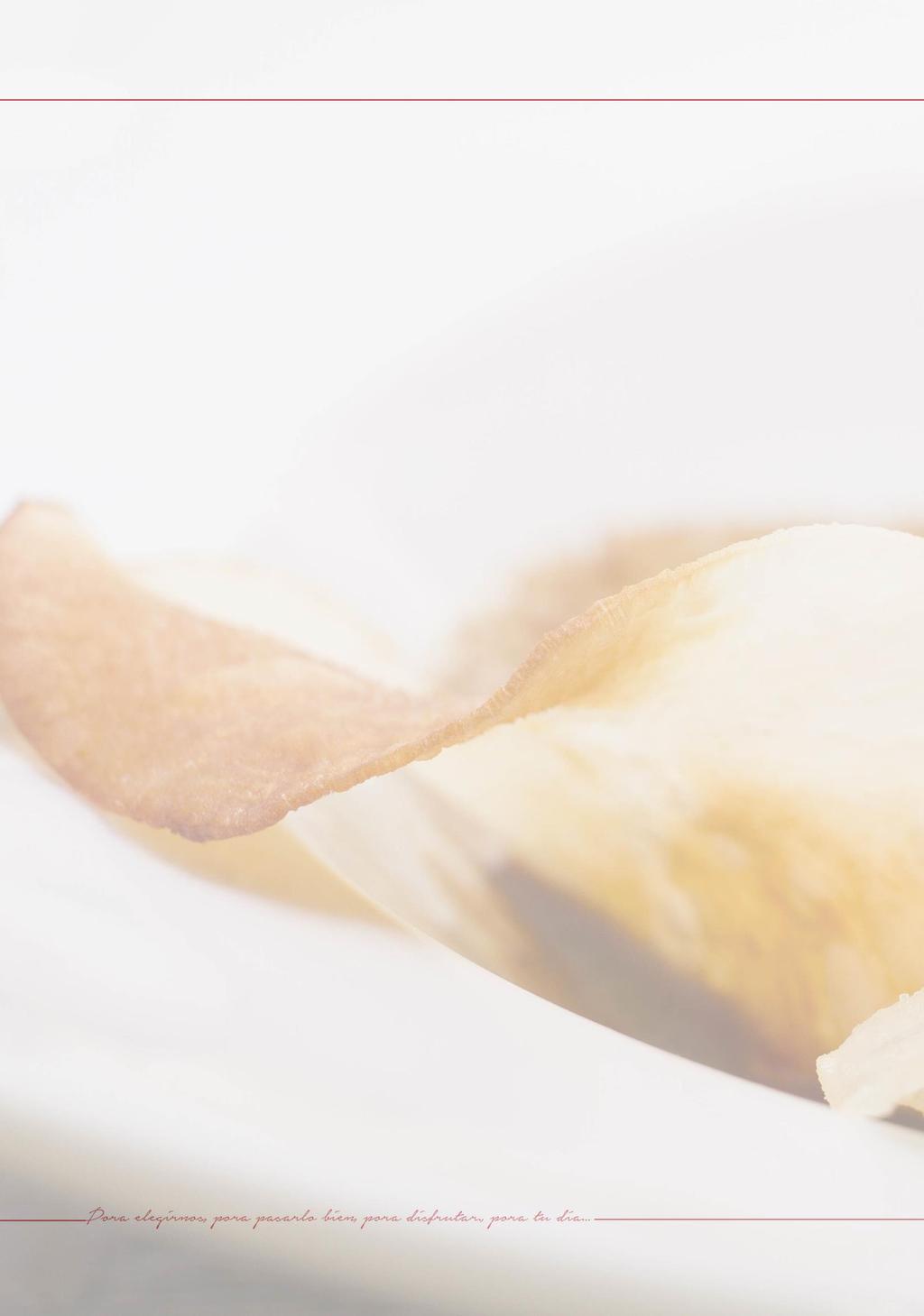 Cocktail de Gala EN FRÍO: Copita de Vermut con espuma de aceituna Chupito de gazpacho andaluz con polvo de ibérico Chupito de crema de melón Galia con polvo de ibérico Milhojas de salmón ahumado y