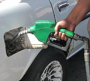 Tegucigalpa Pese a que el mismo gobierno ha advertido que el galón de gasolina superior pronto alcanzará los 100 lempiras debido a la escalada del precio del petróleo en el mercado internacional, en