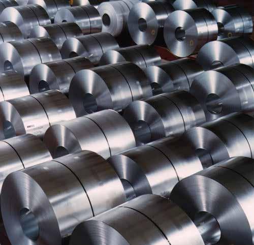 Además de cromo y hierro, ciertos tipos de acero inoxidable contienen otros elementos, entre los cuales destacan como los más importantes el níquel y el molibdeno, que le confieren características
