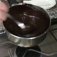 el chocolate cortado en