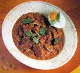 Curry de carne en salsa de maní Neuas Oht Gaeng Thua Ji Sohng Delicioso curry de carne con en salsa de maní crujiente y