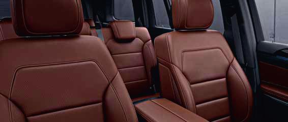 El concepto interior está disponible en cinco combinaciones cromáticas y seduce con detalles como los asientos de confort de