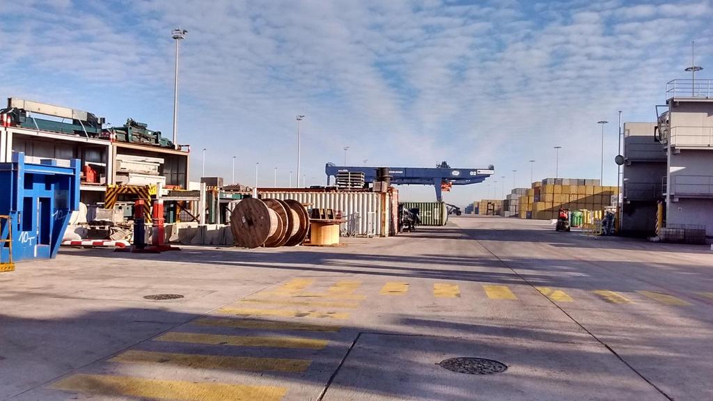 EPM3: Transformación a gas de dos straddle carrier en el Puerto de Barcelona