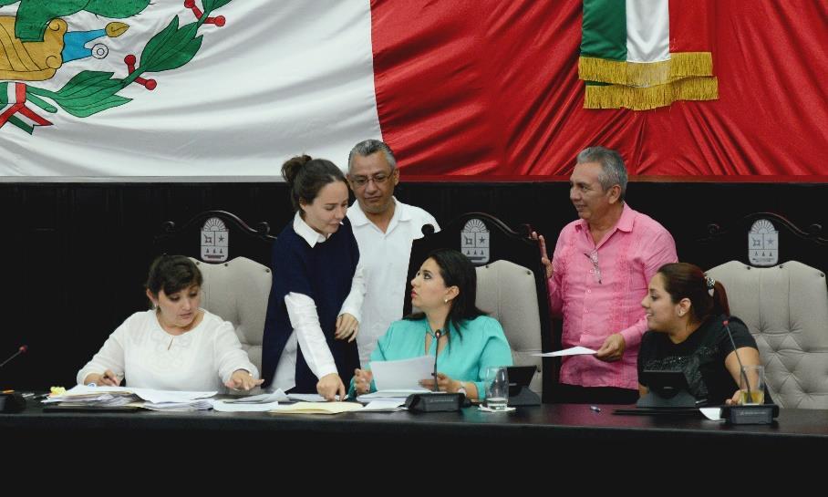Sesión no. 33. 31 de mayo de 2017 -Lectura del Acuerdo de obvia y urgente resolución por el que la H. XV Legislatura del Congreso del Estado de Quintana Roo, exhorta al C.