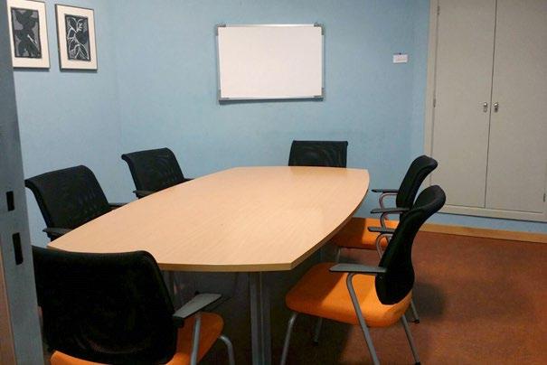 es Sala Pons: 25 personas Diferentes posibilidades de posición de mesas.