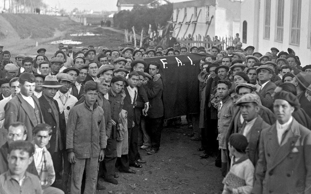 63 Entierro de un miembro de la FAI en el año 1932. del Sucre, el más popular de los dirigentes del anarcosindicalismo español.