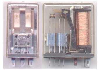 Cuando se sumergen dos cables en un recipiente con líquido (o en la tierra mojada) de una maceta, se enciende un led. Se dispone de pila, transistor, diodo led y resistencia. 2.7.