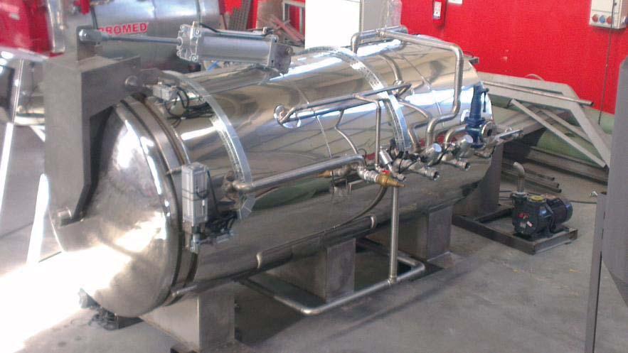 La autoclave se calienta con vapor de agua a 138 C y a 4 bares de presión atmosférica. La esterilización se hace manteniendo los residuos durante un tiempo determinado en las condiciones anteriores.