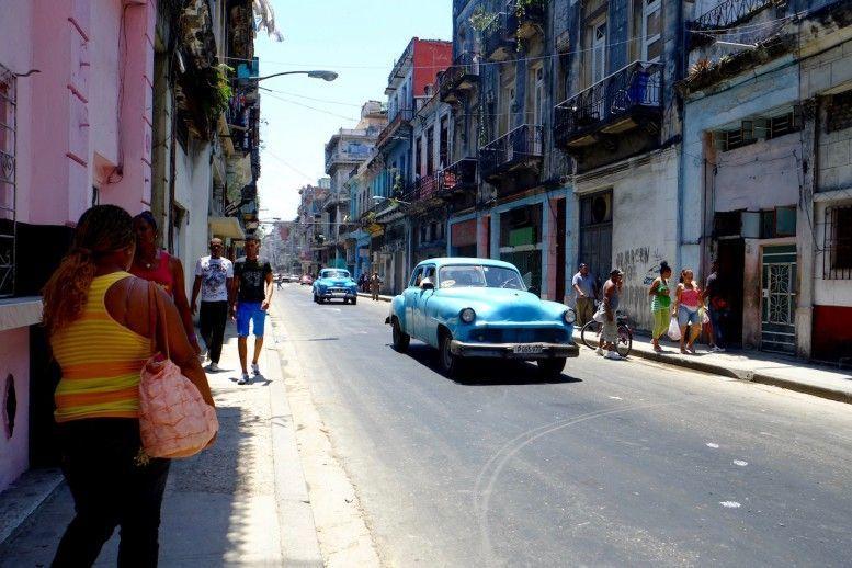 calle o si van a pasar por tal sitio. Por ejemplo, si vamos a ir al Vedado, vasta con preguntar Hotel Habana Libre?
