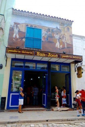 Pastelería en Calle Obispo donde se paga en moneda nacional Eso sí, la mejor calle para pagar en moneda nacional en el centro de La Habana es el Boulevard de San Rafael.