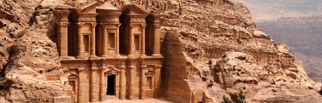 08 15.03 CRUCERO POR EL NILO (D, A, C) Traslado en vehículo privado con aire acondicionado para visitar los dos Templos de Abu Simbel, obras maestras de los Faraones.