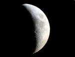 La Lluna La Lluna és l únic satèllit de la Terra i gira al voltant