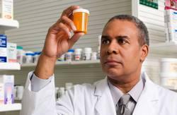 3.- Mejorar la seguridad en el uso de medicamentos: Identificar y revisar, al menos una vez al año, la lista de medicamentos parecidos o semejantes que se utilizan, desarrollando medidas