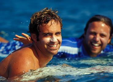 Llevan más de 30 años surfeando, compitiendo y viajando por las mejores olas del mundo, viviendo