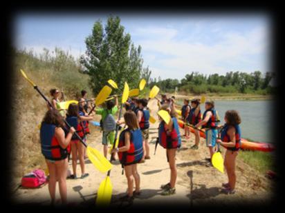 Sesión de iniciación al piragüismo en aguas tranquilas donde el alumnado aprenderá las
