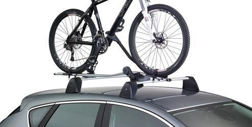 2,4kg 39050210 474.00 El robusto y estable portabicicletas está especialmente diseñado para bicicletas grandes y pesadas. Capacidad para dos bicicletas.