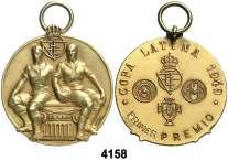: Bustos acodados de Alfonso XIII y Victoria Eugenia a izquierda. Rev.: Vista de los pabellones. Plata. 60 mm. Grabador: S. A. Anduiza. Rara. EBC-. Est. 250...................... 150, F 4157 1932.