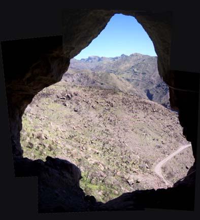 Cueva del Péndulo Portichuelo de Soria En Abril de 1968, un nutrido grupo de personas entre los que se encontraban, Gerardo Pérez Alemán, Presidente del «G.M.