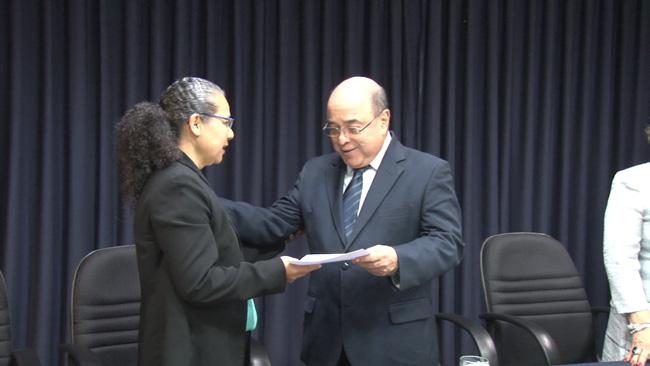 lo ordena la Constitución, expresó el Dr. Pineda Navas. Durante la actividad se entregó un diploma de reconocimiento a la Dra.