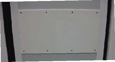 Defensa de serie Hojas Compactas de 40 mm de espesor, acabados en banda color blanco y PP blanco.